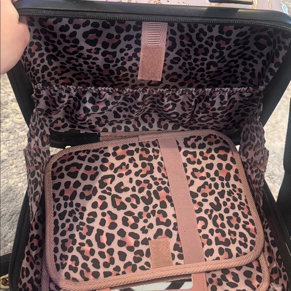 Elegant Pink and Gold Makeup Case - Picture 4 of 4